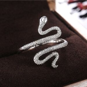 💚5/$25 Elegant Silver Tone & Sparkle Rhinestone Snake Cocktail Statement Ring